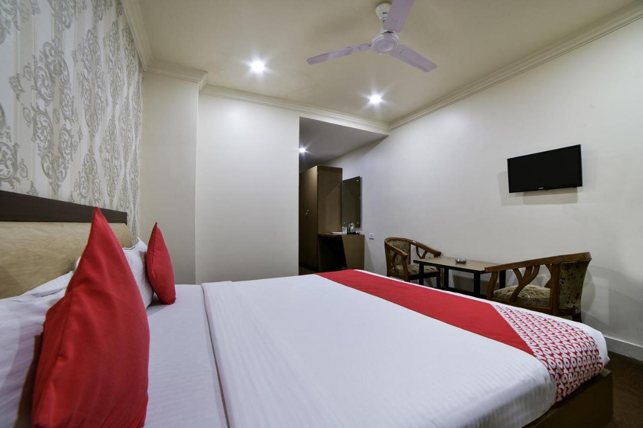 Oyo Imax Inn Near Charminar Hyderabad Exterior photo